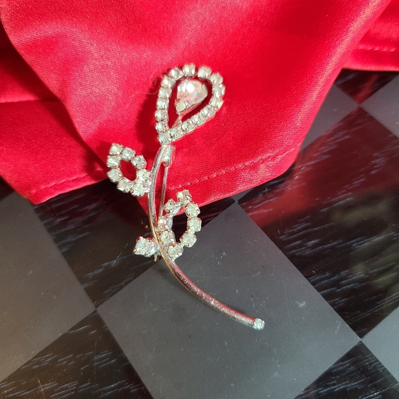 Vintage Jewelry - Ladies Vintage Brooch Floral